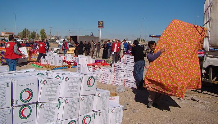 الصليب الأحمر يسلم العراق مساعدات لـ30 ألف عائلة نازحة