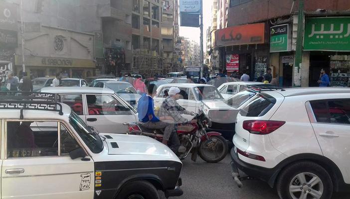 بالصور.. ازدحام في شوارع أسيوط وسط غياب شرطة المرور
