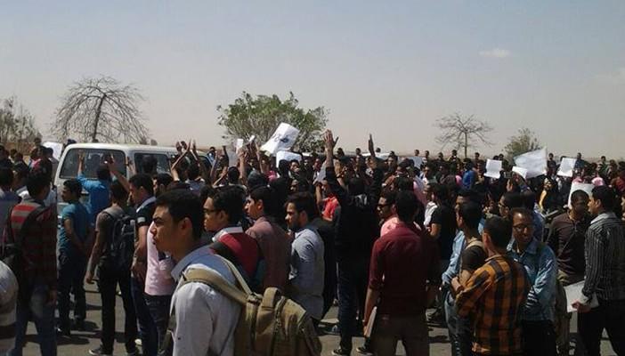 بعد وفاة زميلهم .. طلاب معهد العبور يقطعون طريق مصر الاسماعلية