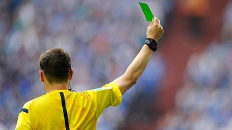 بالفيديو.. استخدام البطاقة الخضراء لأول مرة في تاريخ كرة القدم