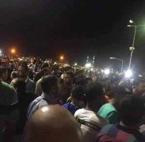 متظاهرون يوقفون حركة الملاحة فى بورسعيد