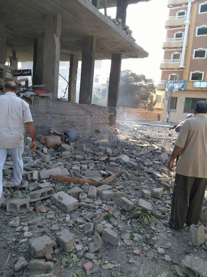 إصابة ضابط شرطة و3 مجندين و4 مدنيين في انفجار بمدينة العريش