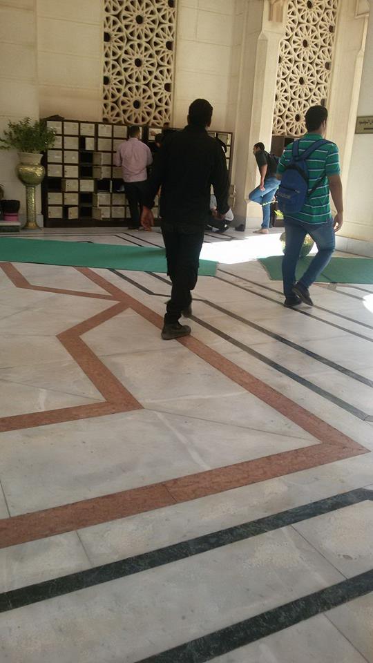 أفراد الأمن المركزي داخل جامعة مصر