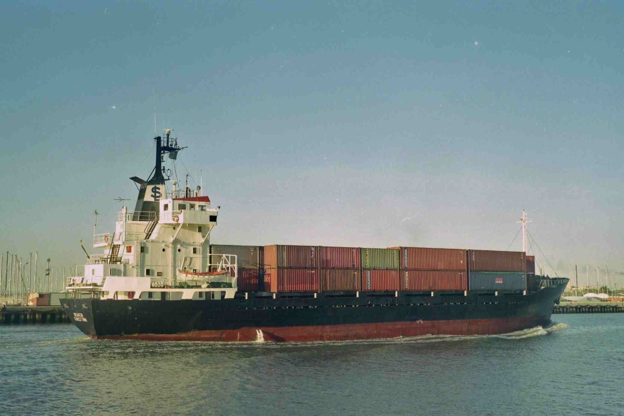 انتشال 4 من طاقم سفينة شحن جنحت قبالة السواحل التركية