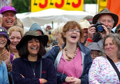 شرطة السويد تفض المظاهرات بغاز الضحك