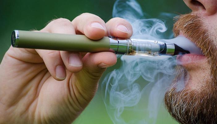 دراسة: السجائر الإلكترونية تؤدي إلي الإصابة بسرطان الرئة