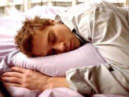 العادات الخاطئة تؤثر سلبيا على النوم بطريقة سليمة