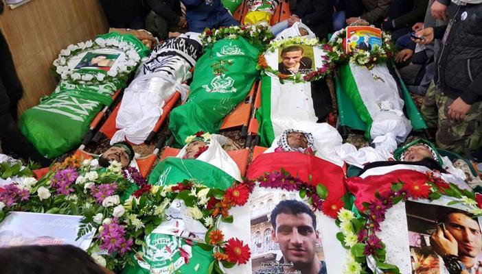 بالصور.. الخليل تشيع 17 شهيدًا فلسطينيًا سلمهم الاحتلال أمس