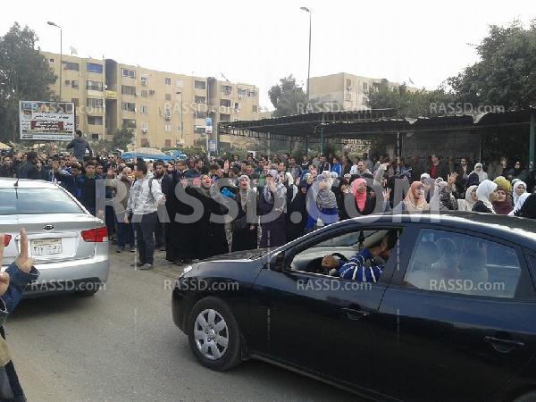 متظاهرو مدينة نصر يصلون الغائب على “حسن نصر”