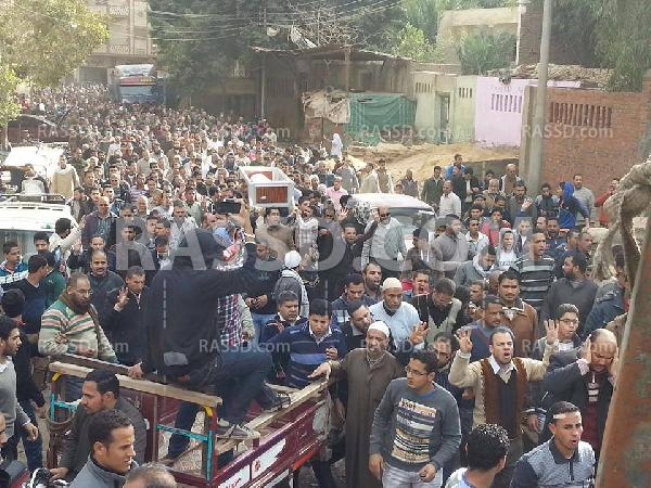 الآلاف يشيعون شهيد الفيوم نبيل حسين