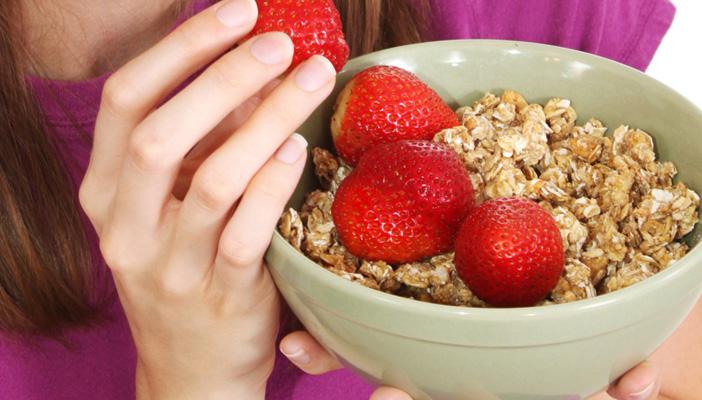 منها الجزر والأفوكادو.. 7 أغذية للحصول على بشرة متألقة