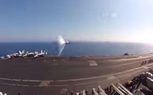 بالفيديو| لحظة إختراق طائرة حاجز الصوت