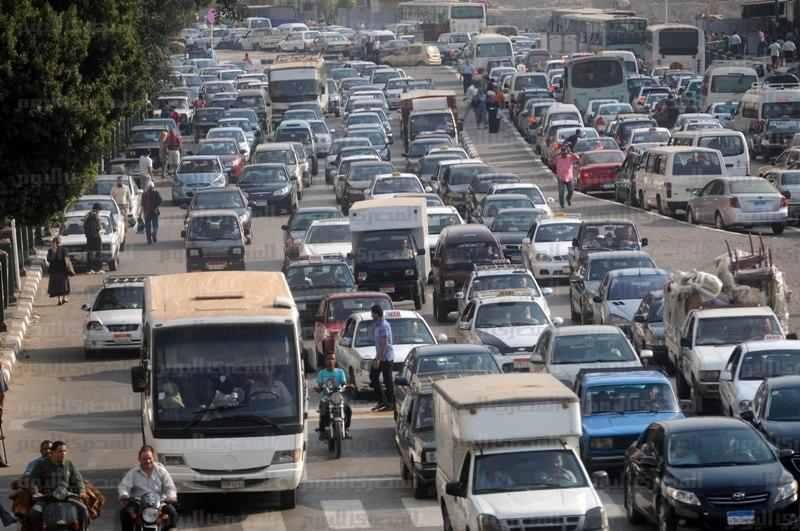 تكدس مروري أعلى الدائري جراء انقلاب سيارة محملة بالرمال