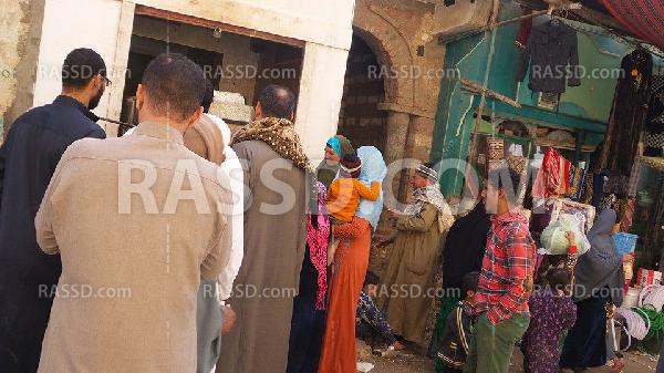 بالصور| رغيف الخبز طلبٌ صعب المنال للمواطن البني سويفي