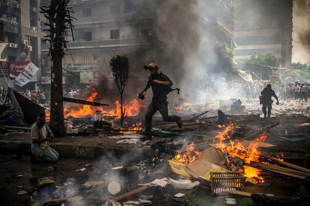 ” الاندبندنت” تكشف موافقة 6 إبريل على “مجزرة رابعة”