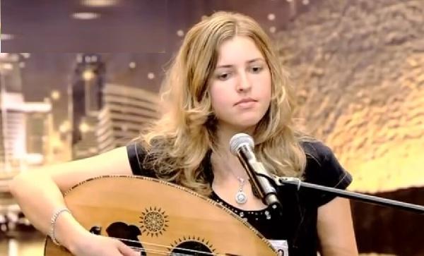 فيديو..مطربة أمريكية مشهورة تعلن إسلامها بالمغرب