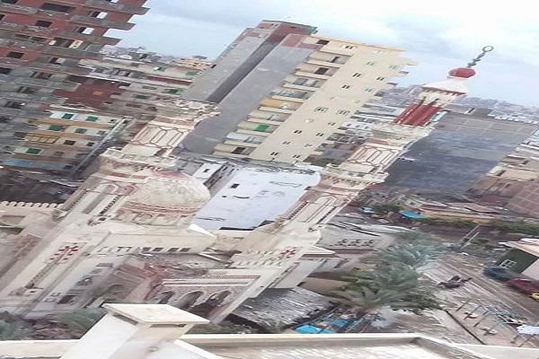 بالصور| إنهيار مأذنة مسجد بالاسكندرية نتيجة الرياح الشديدة