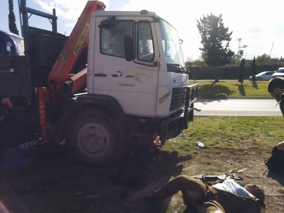 شقيقة “فادي القنبر” تكشف تفاصيل جديدة عن منفذ عملية الدهس بالقدس