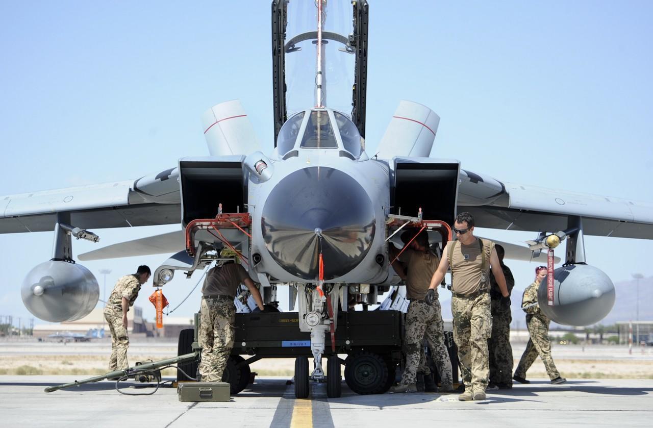 طائرة تورنادو الألمانية تبدأ أولى طلعاتها الجوية لمحاربة تنظيم الدولة