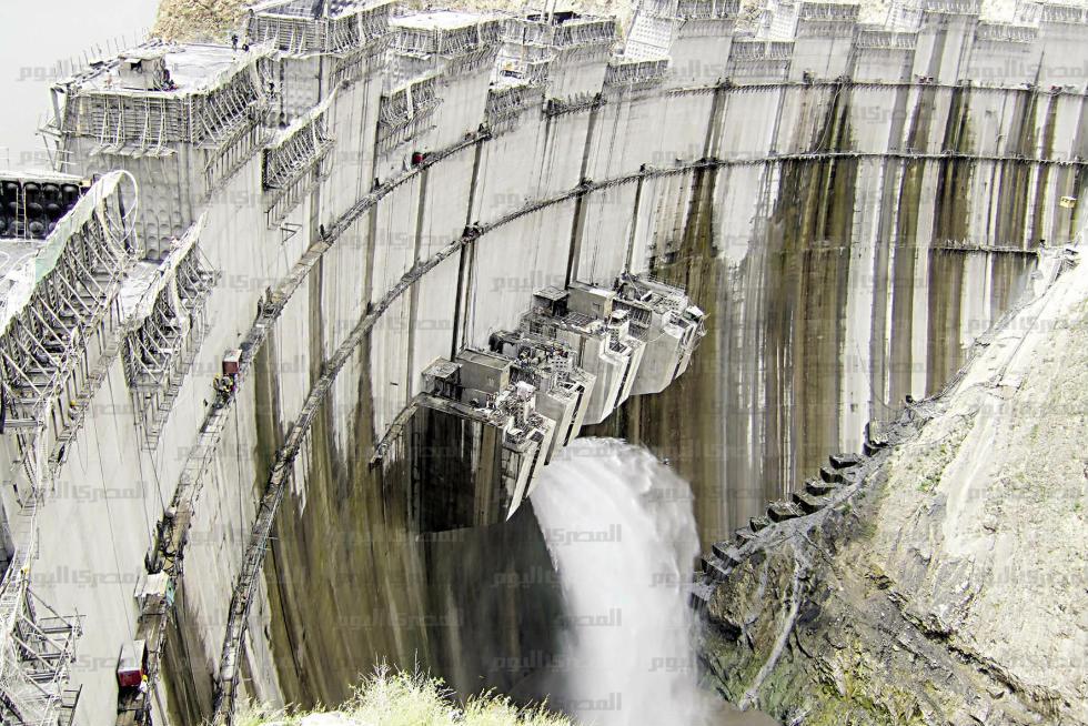 مصر تتمسك بزيادة فتحات طوارئ في سد النهضة رغم رفض إثيوبيا