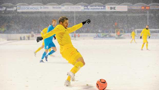 بسبب الثلوج والأمطار.. مباريات أوروبية بين الإلغاء والتأجيل