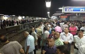 المترو يستعين بـ”بودي جاردات” لدفع الركاب بمرتبات “خرافية”