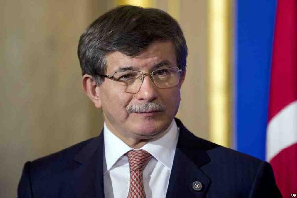 داود أوغلو: مشاركتنا بتظاهرة باريس رسالة من المسلمين ضد الإرهاب