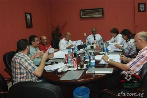 إتحاد الكرة يمنع الأجانب من تولى منصب المدير الفني