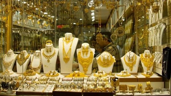 انخفاض الذهب 3 جنيهات للجرام.. والدولار يسجل 8.70 للبيع