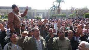 عمال غزل المحلة يضربون عن العمل