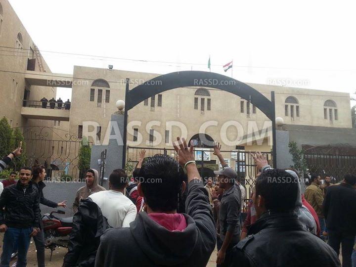 وقفة لطلاب أزهر تفهنا الأشراف تنديدًا بالمحاكمات العسكرية