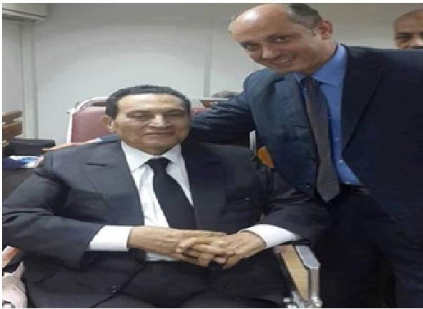 أسف ياريس تنشر صورة مبارك بالبدلة بعد إخلاء سبيله