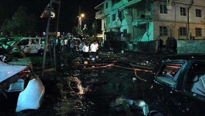 مقتل 5 أشخاص في انفجار سيارة مفخخة بمقر شرطة بتركيا