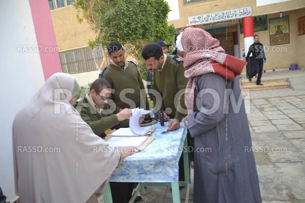 ضعف الإقبال بالوادى الجديد وتواجد مكثف لقوات الجيش