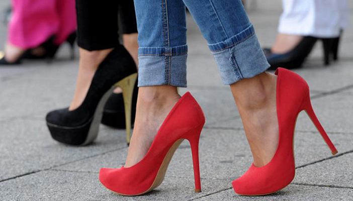 دراسات: ارتداء الكعب العالي يسبب تشوهات عضلات القدمين