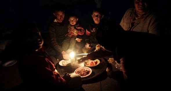 تفاقم أزمة الكهرباء يضاعف معاناة غزة المحاصرة