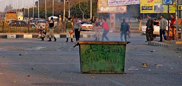 العاشر،،إقبال متوسط على الاستفتاء والفوضى تسود المدينة