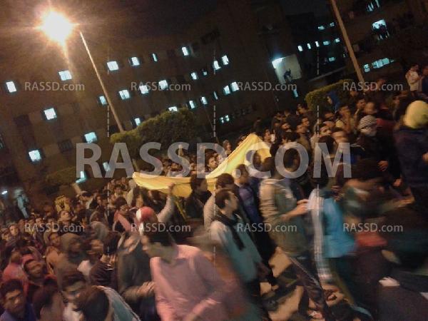 وقفة للطلاب أمام مدينة جامعة القاهرة ضد الاستفتاء