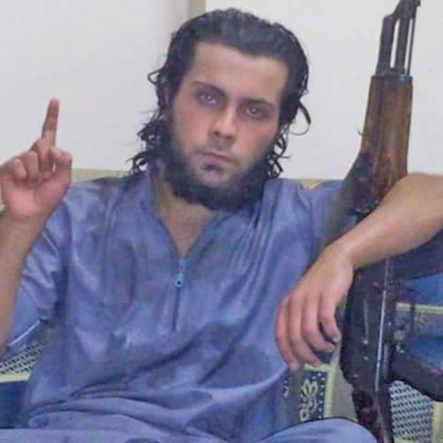 عضو بتنظيم الدولة في سوريا ينفي “قتل أمه” ويطالب الإعلام بتحري الدقة