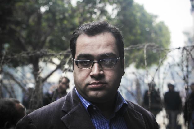 زياد العليمي: قسم الدقي يحتجز مدير “مصر العربية” بدون سند قانوني