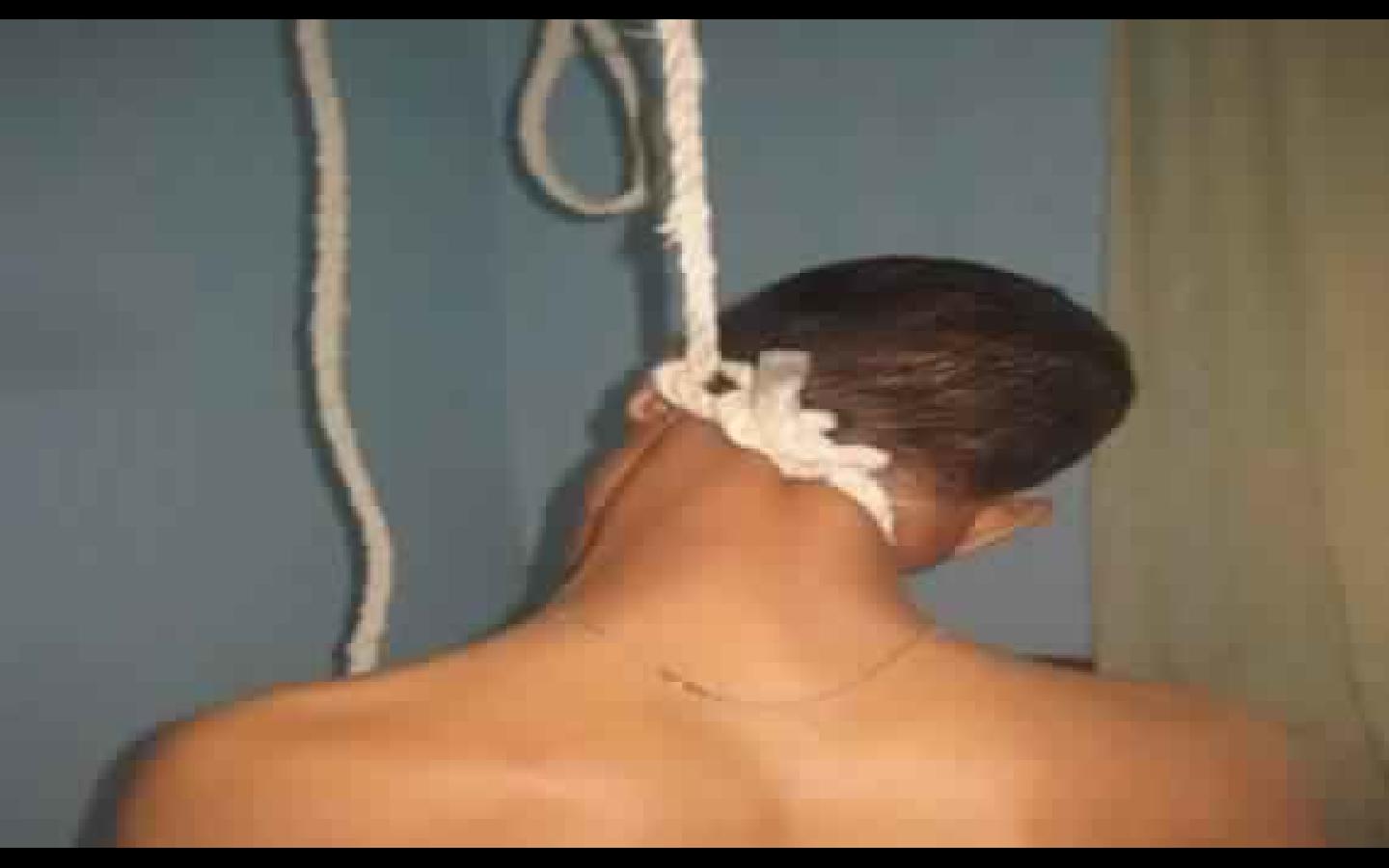 انتحار عامل بـ”قنا” شنقًا  لمروره بضائقة مالية