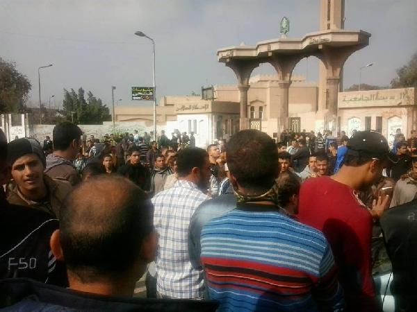 اعتداء أمن الانقلاب على طلاب الأزهر بالغاز والخرطوش