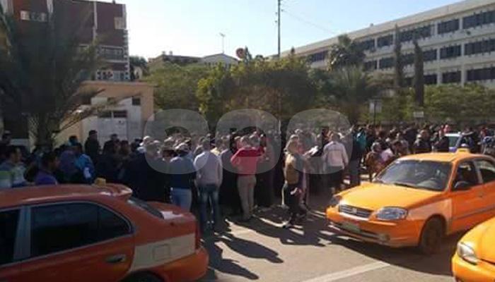 بالصور.. أهالي الإسماعيلية يتجمهرون للحصول على استمارات شقق