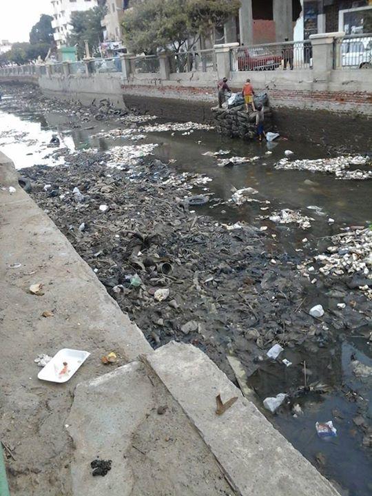 “بحر يوسف” بالفيوم يغرق في أكوام القمامة