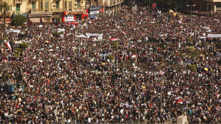 بالفيديو.. مظاهرات ذكرى 25 يناير بين التحريم و”الجزمة” و”القفا”