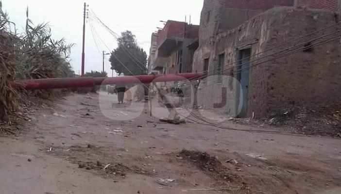 بالصور.. سقوط أعمدة الإنارة بقرى المنوفية وانقطاع تام للكهرباء