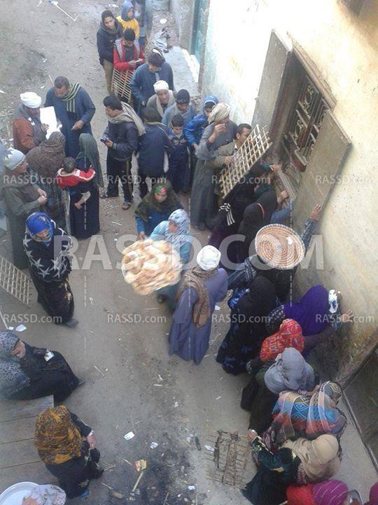 زحام على الأفران بدير مواس بعد تطبيق منظومة الخبز الجديدة