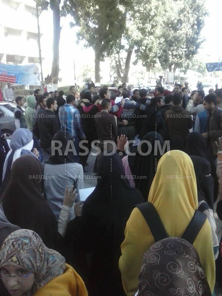 مسيرة لطلاب ضد الإنقلاب بجامعة أسيوط تنديدا بمقتل زميلهم