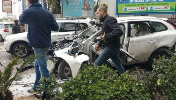 بالصور.. انفجار سيارة مفخخة وسط تل أبيب