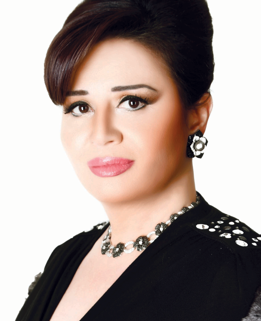 إلهام شاهين تعتزم إطلاق قناة فضائية دينية